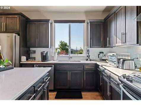2454 Royalann Lane Eugene OR 97405