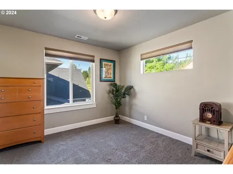 2454 Royalann Lane Eugene OR 97405