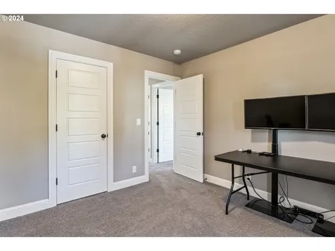 2454 Royalann Lane Eugene OR 97405