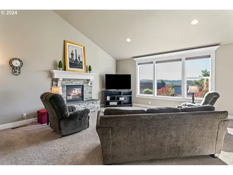 2454 Royalann Lane Eugene OR 97405