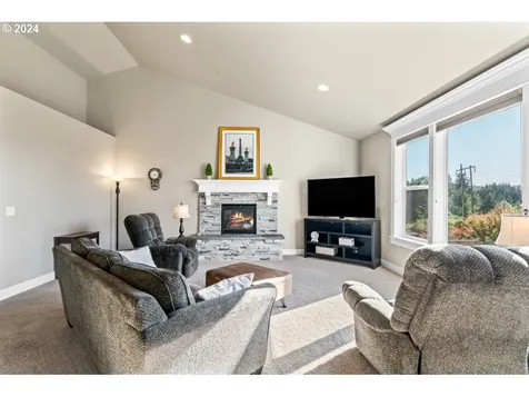 2454 Royalann Lane Eugene OR 97405