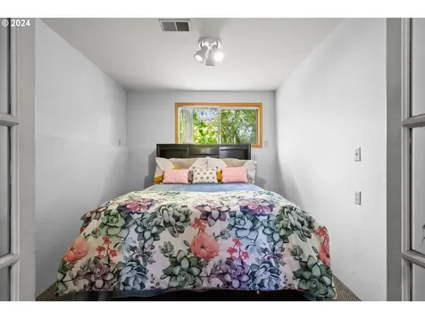 17606 Ne Couch Street Portland OR 97230