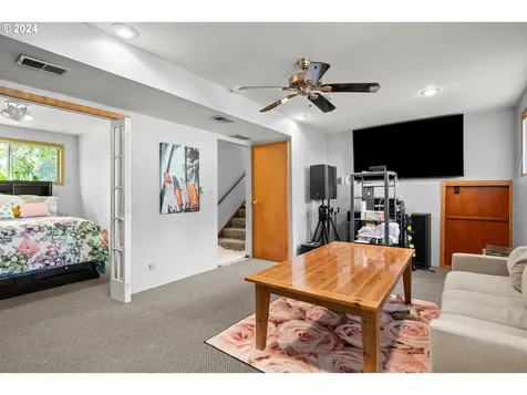 17606 Ne Couch Street Portland OR 97230