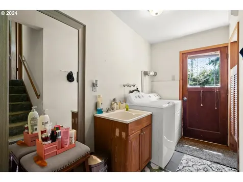 17606 Ne Couch Street Portland OR 97230