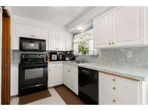 17606 Ne Couch Street Portland OR 97230