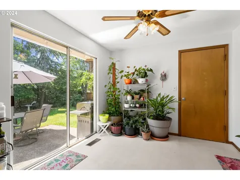 17606 Ne Couch Street Portland OR 97230