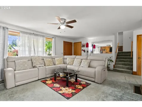 17606 Ne Couch Street Portland OR 97230