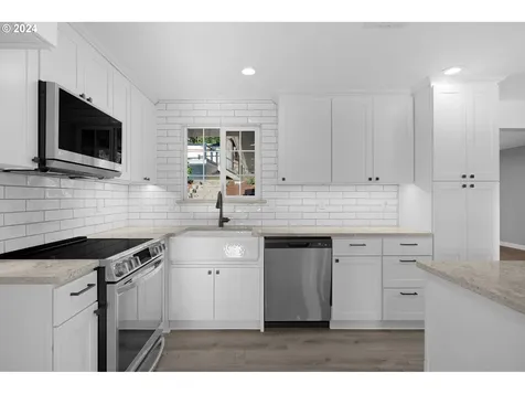 927 S R Street Cottage Grove OR 97424