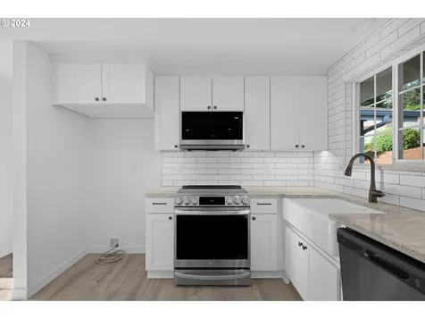 927 S R Street Cottage Grove OR 97424