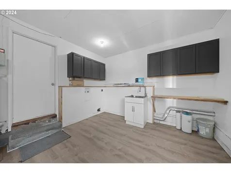 927 S R Street Cottage Grove OR 97424
