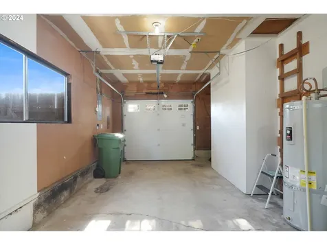 927 S R Street Cottage Grove OR 97424