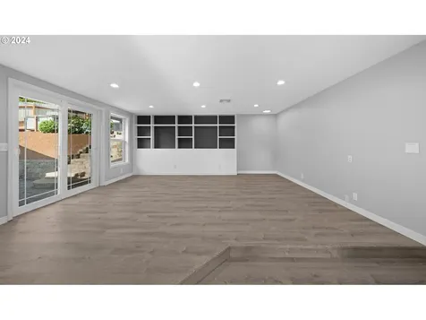 927 S R Street Cottage Grove OR 97424