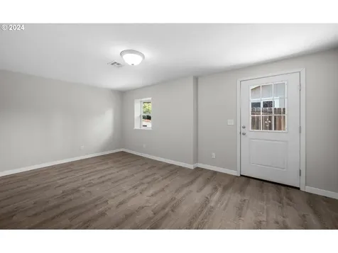 927 S R Street Cottage Grove OR 97424