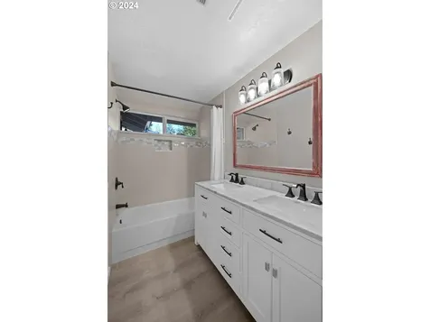 927 S R Street Cottage Grove OR 97424
