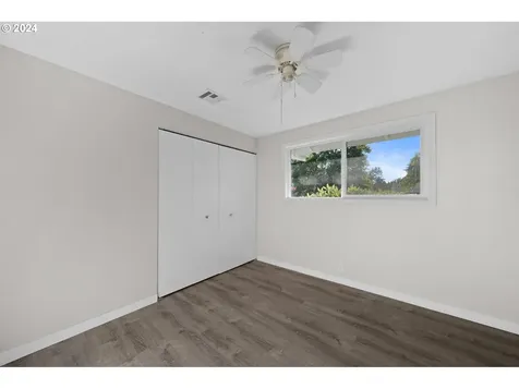 927 S R Street Cottage Grove OR 97424