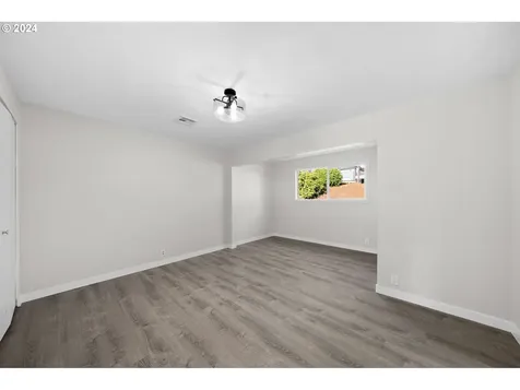 927 S R Street Cottage Grove OR 97424