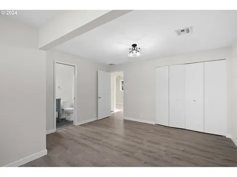 927 S R Street Cottage Grove OR 97424