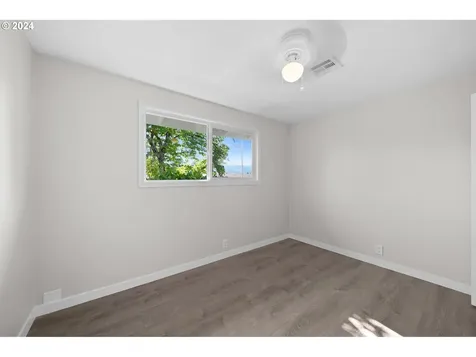 927 S R Street Cottage Grove OR 97424