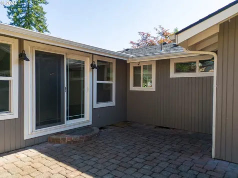 927 S R Street Cottage Grove OR 97424