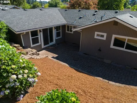 927 S R Street Cottage Grove OR 97424