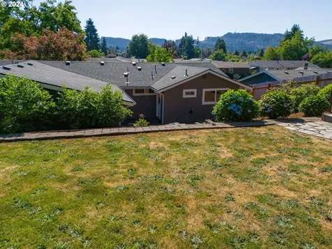 927 S R Street Cottage Grove OR 97424