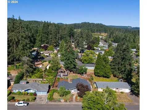 927 S R Street Cottage Grove OR 97424