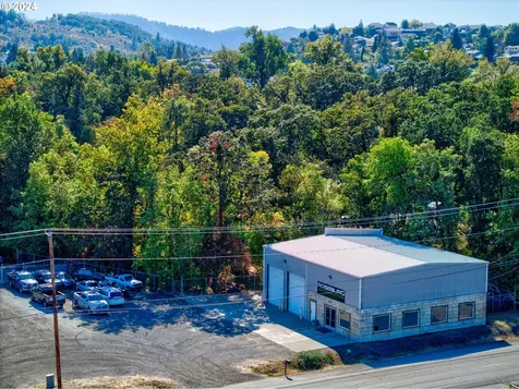 1775 Green Siding Road Roseburg OR 97471