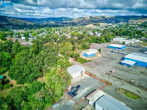 1775 Green Siding Road Roseburg OR 97471