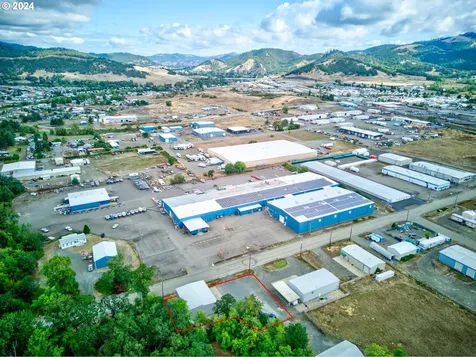 1775 Green Siding Road Roseburg OR 97471