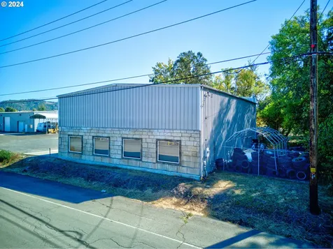 1775 Green Siding Road Roseburg OR 97471