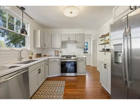 2924 Ne Schuyler Street Portland OR 97212