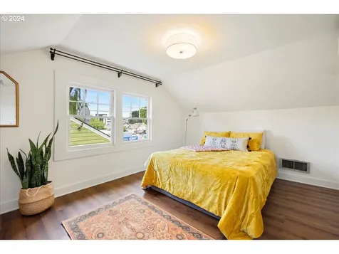 2924 Ne Schuyler Street Portland OR 97212