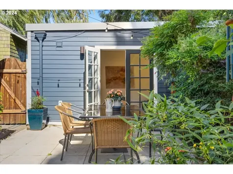 2924 Ne Schuyler Street Portland OR 97212