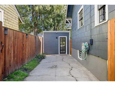 2924 Ne Schuyler Street Portland OR 97212