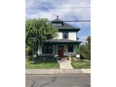 1725 Se 57th Avenue Portland OR 97215