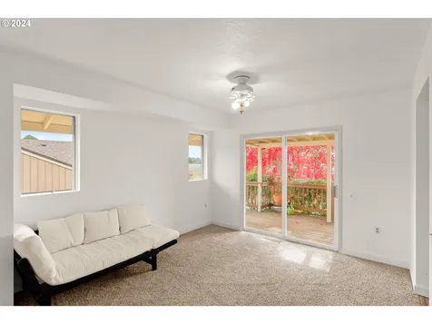 12535 SW Prince Edward Court Portland OR 97224