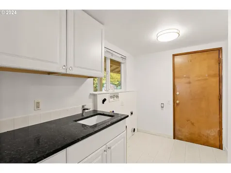 12535 SW Prince Edward Court Portland OR 97224