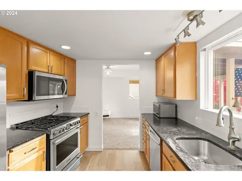 12535 SW Prince Edward Court Portland OR 97224