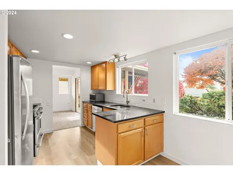 12535 SW Prince Edward Court Portland OR 97224