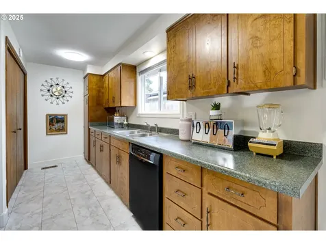 706 Barclay Hills Drive Oregon City OR 97045