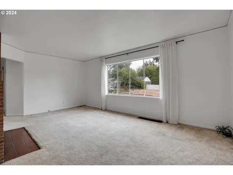 8925 Ne Schuyler Street Portland OR 97220