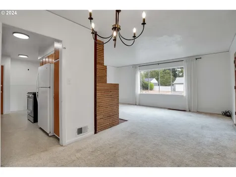 8925 Ne Schuyler Street Portland OR 97220