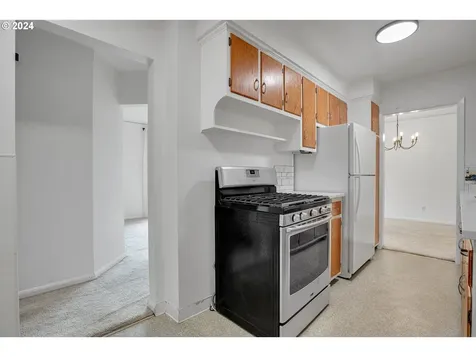 8925 Ne Schuyler Street Portland OR 97220