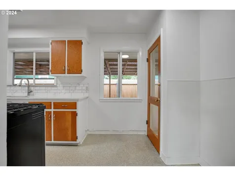 8925 Ne Schuyler Street Portland OR 97220