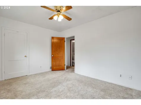8925 Ne Schuyler Street Portland OR 97220