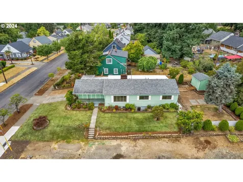 8925 Ne Schuyler Street Portland OR 97220