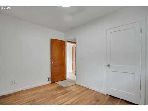 8925 Ne Schuyler Street Portland OR 97220