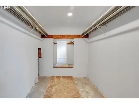 8925 Ne Schuyler Street Portland OR 97220