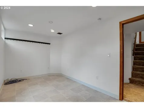 8925 Ne Schuyler Street Portland OR 97220