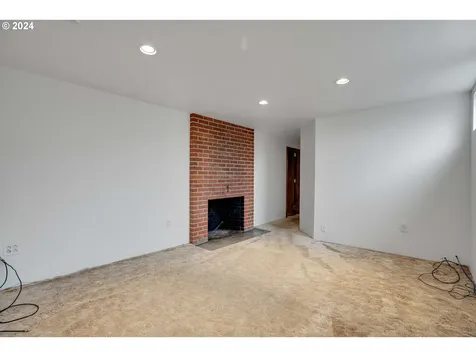 8925 Ne Schuyler Street Portland OR 97220